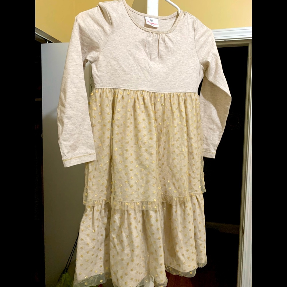 Hanna Andersson 130 Tan/heather dress. Tiered and sparkles!
